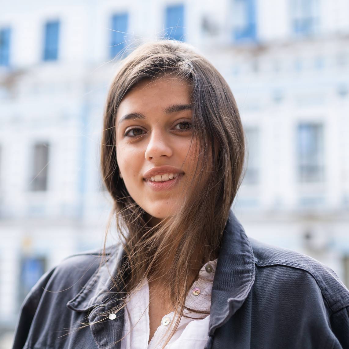 outdoors-street-portrait-beautiful-young-brunette-woman (1)